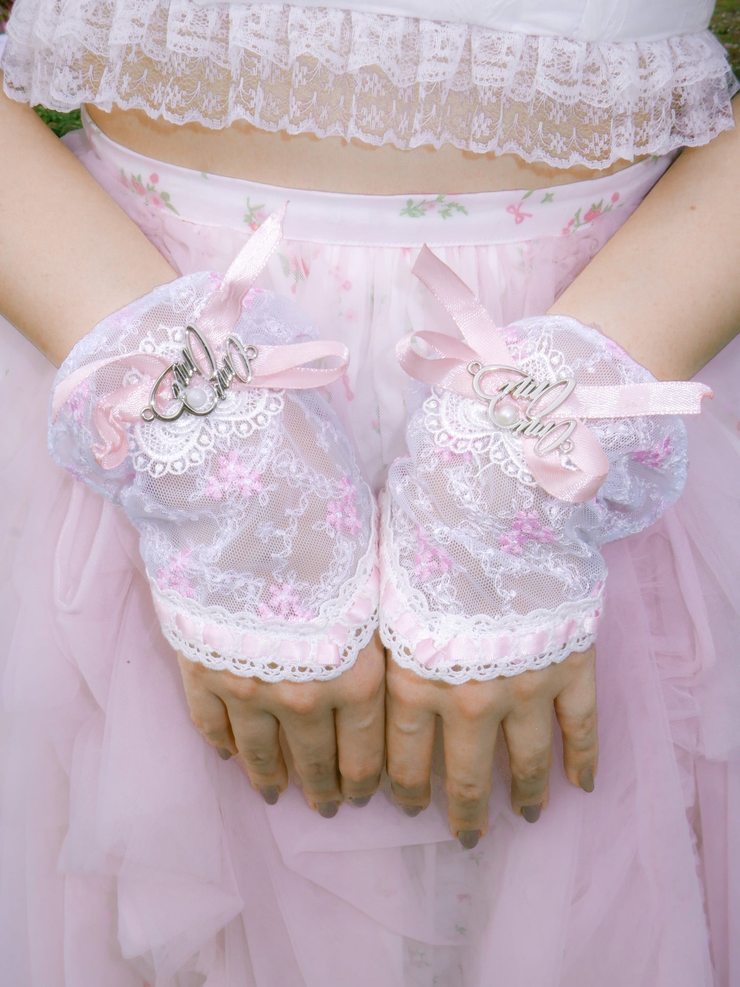 Butterfly's Kiss Gloves (Orchid)
