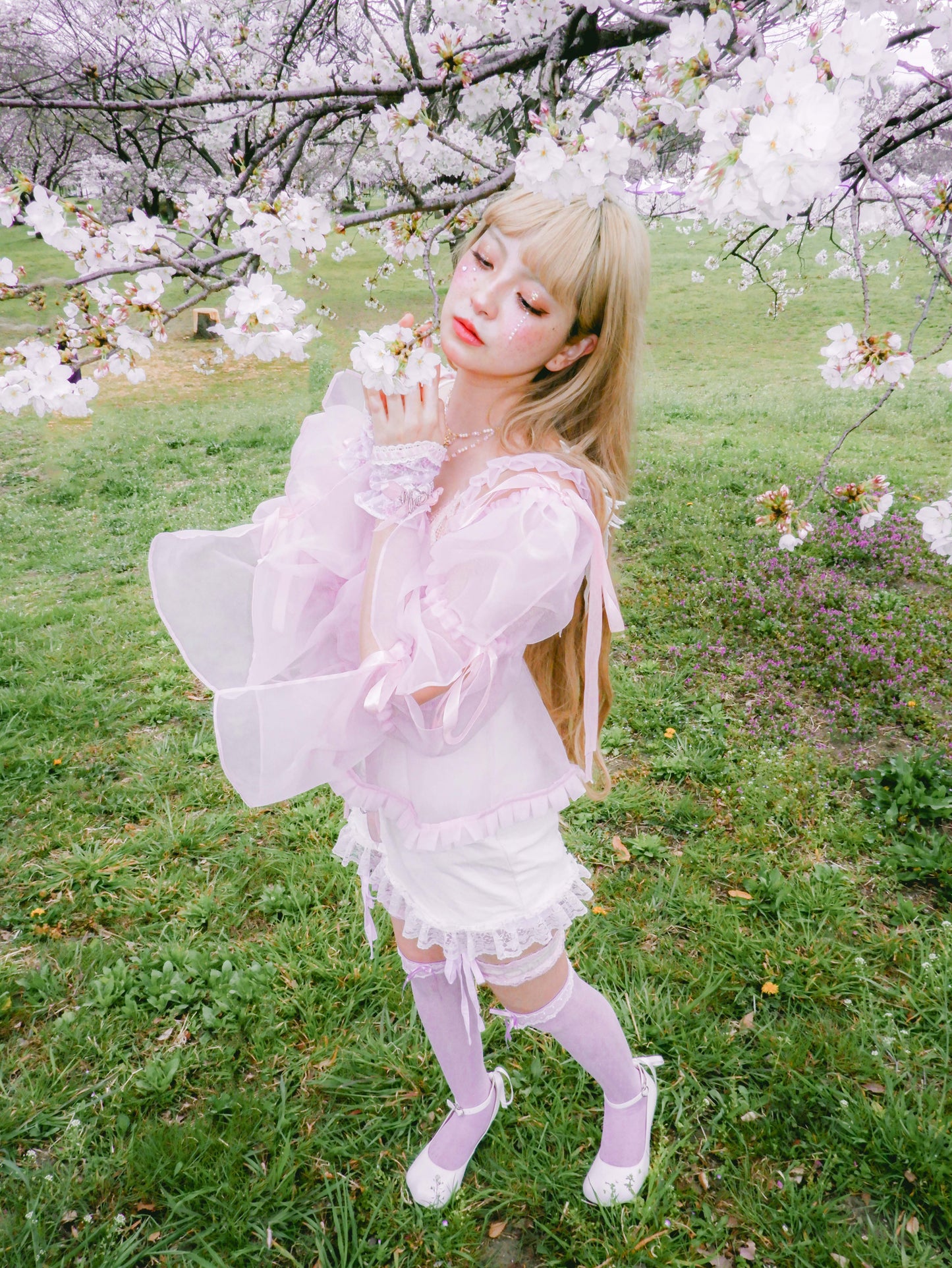 Butterfly's Kiss Gloves (Orchid)
