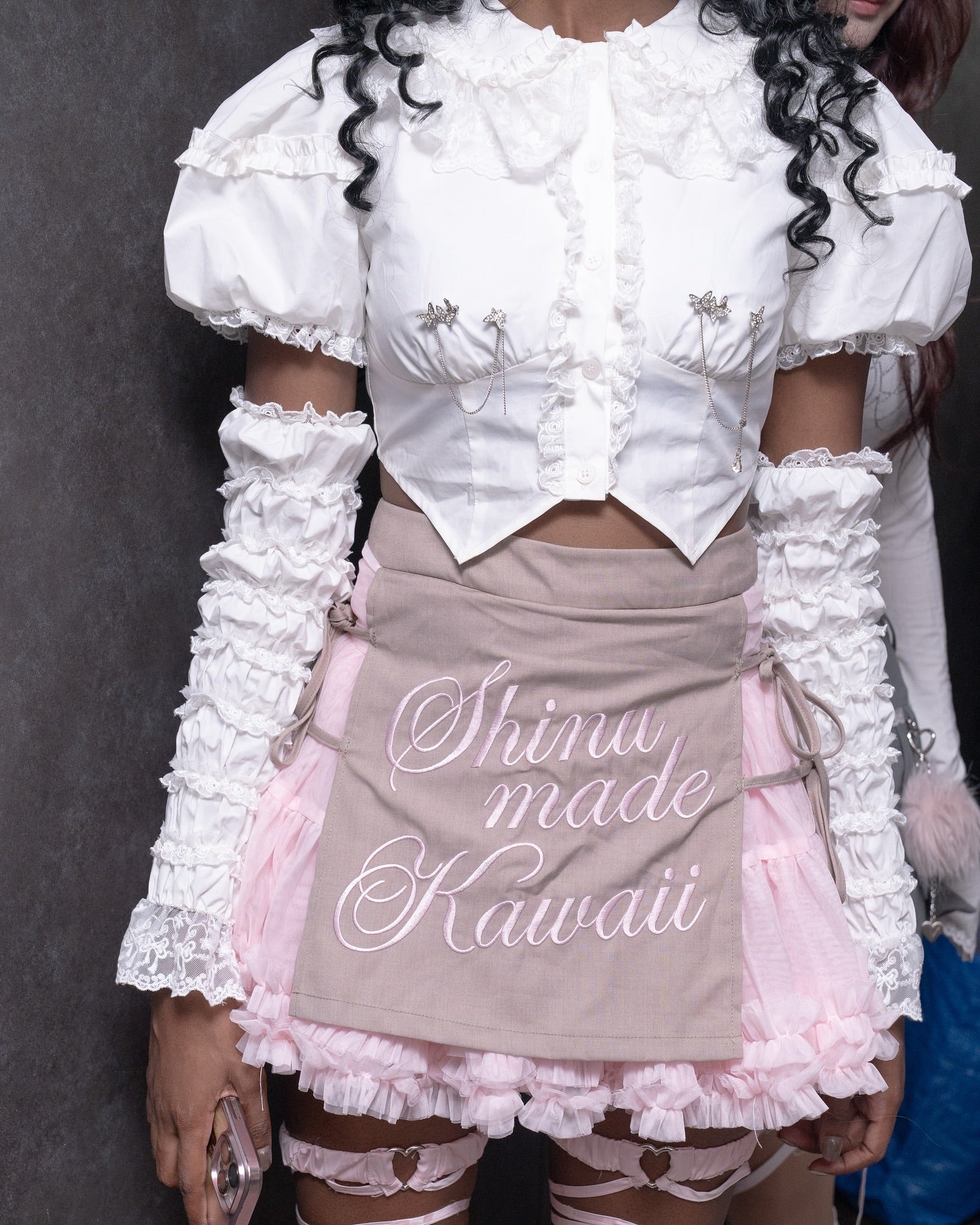 Pierced Heart Frill Blouse with detachable sleeves