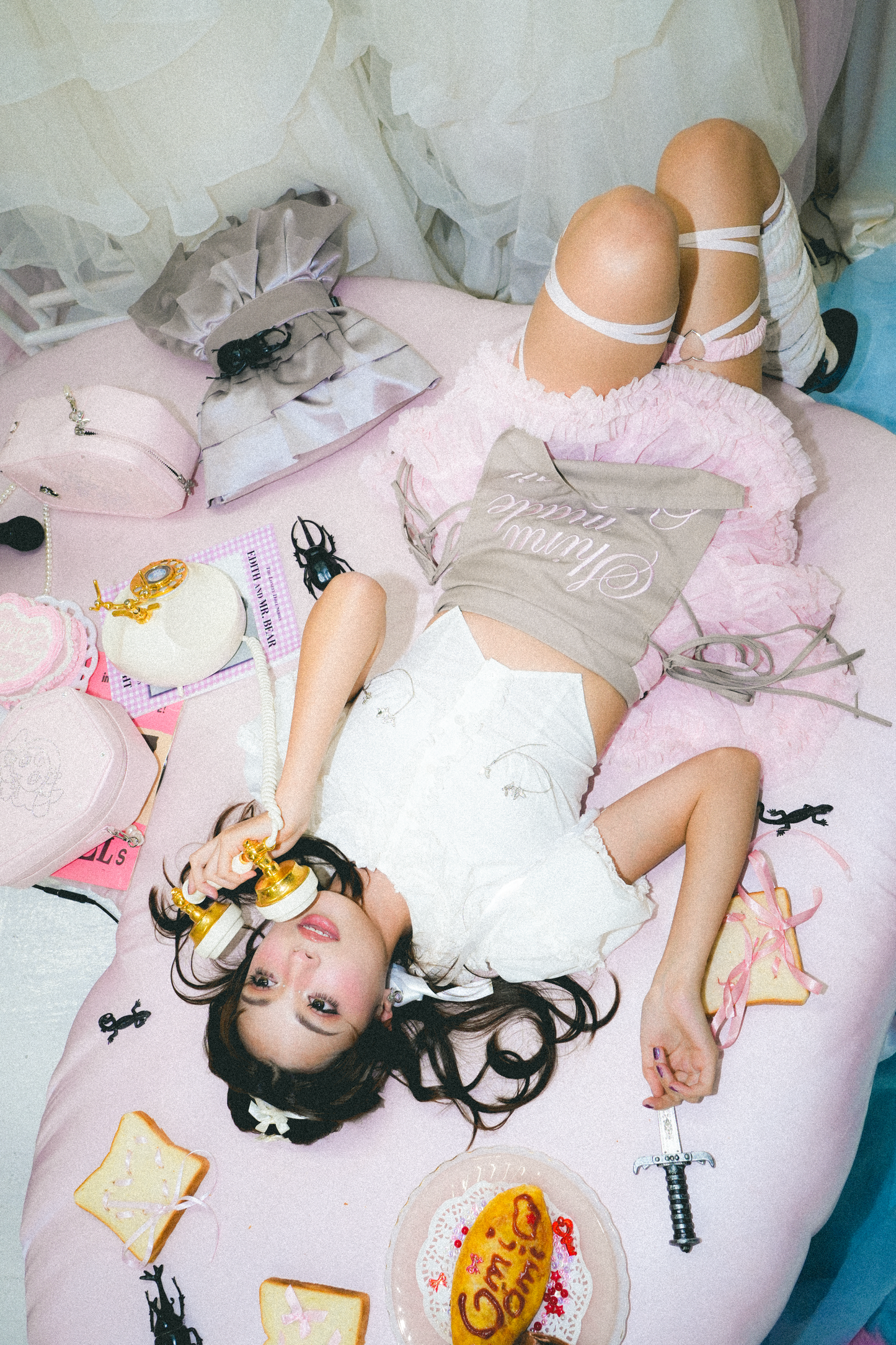 Pierced Heart Frill Blouse with detachable sleeves