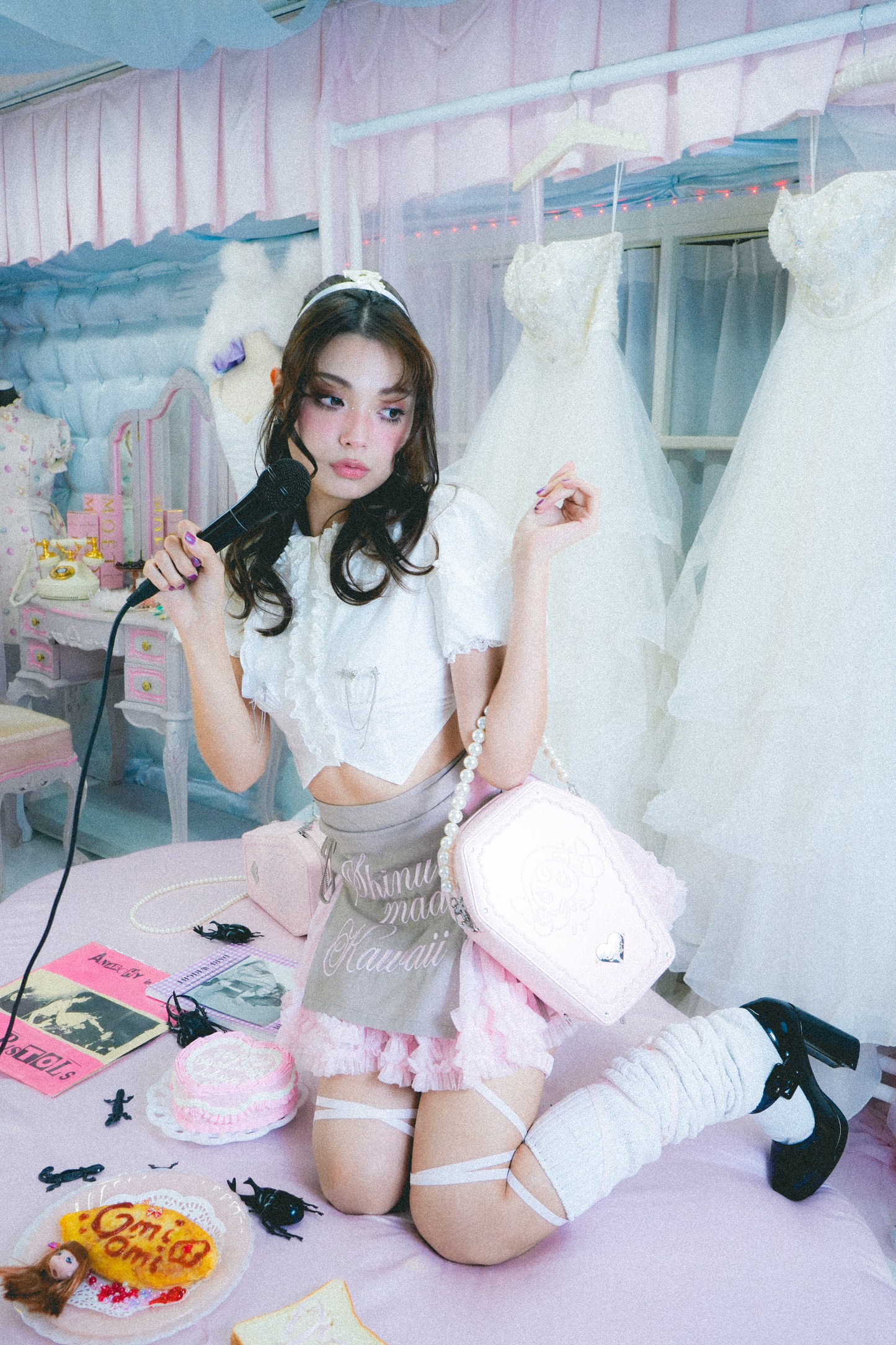 Pierced Heart Frill Blouse with detachable sleeves