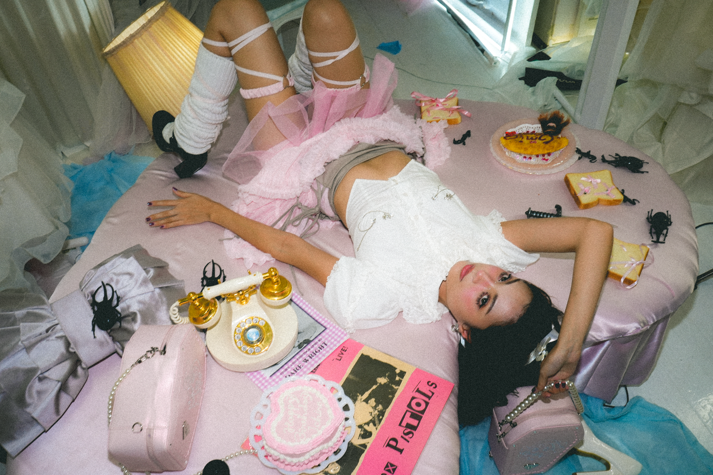 Pierced Heart Frill Blouse with detachable sleeves