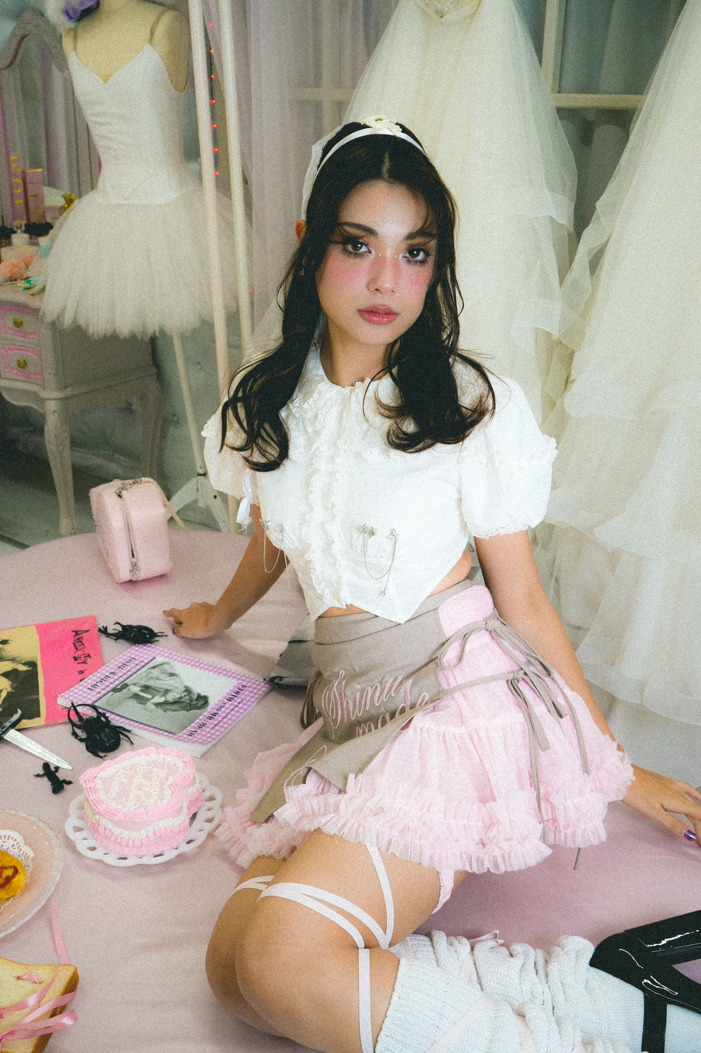 Pierced Heart Frill Blouse with detachable sleeves